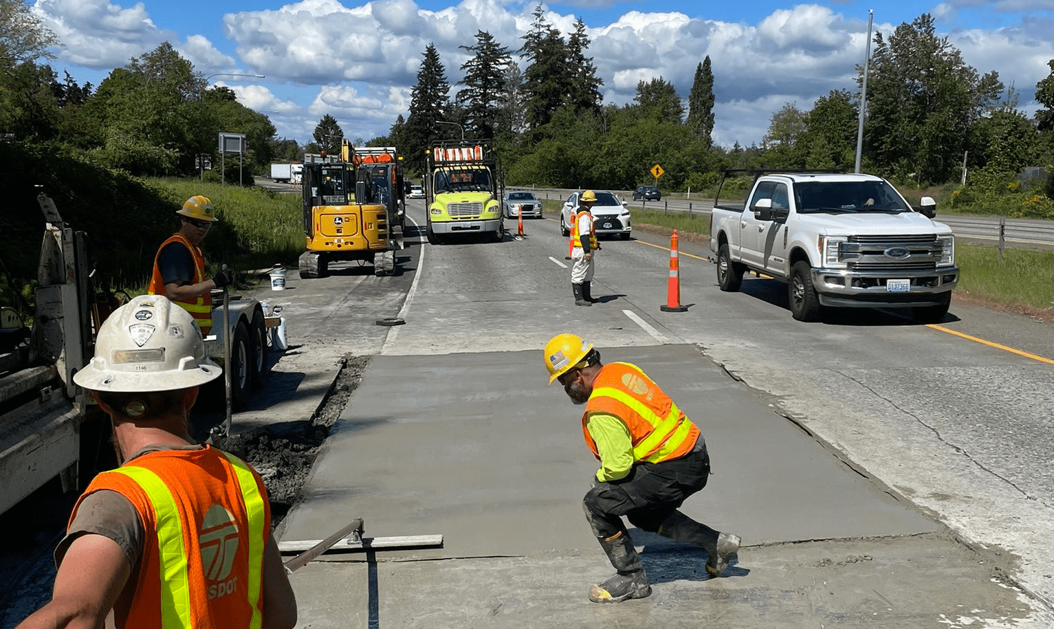 Workers replace concrete panels in the southbound lanes in Bellingham (May 19, 2024). Photo: WSDOT