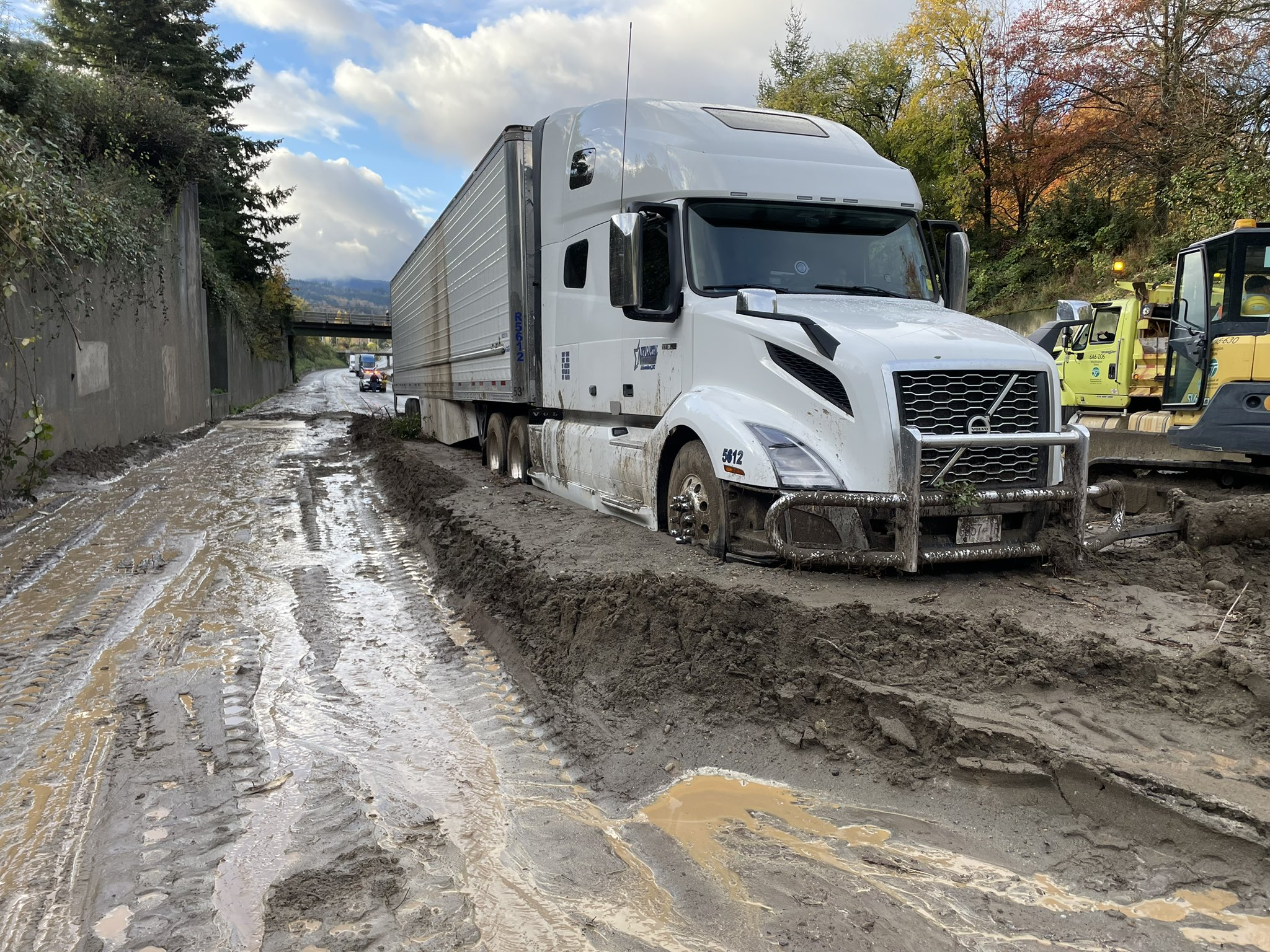 Semi-truck and trailer stuck in debris on I-5 in Bellingham (October 27, 2024). Photo: WSDOT