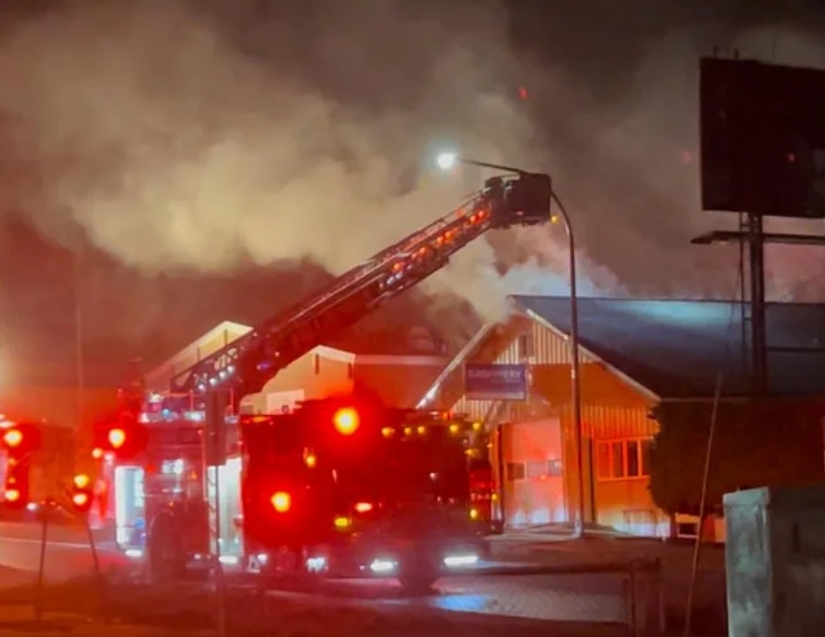 Scene of commercial fire in Bellingham (December 29, 2024). Photo courtesy of Aine OLeary.