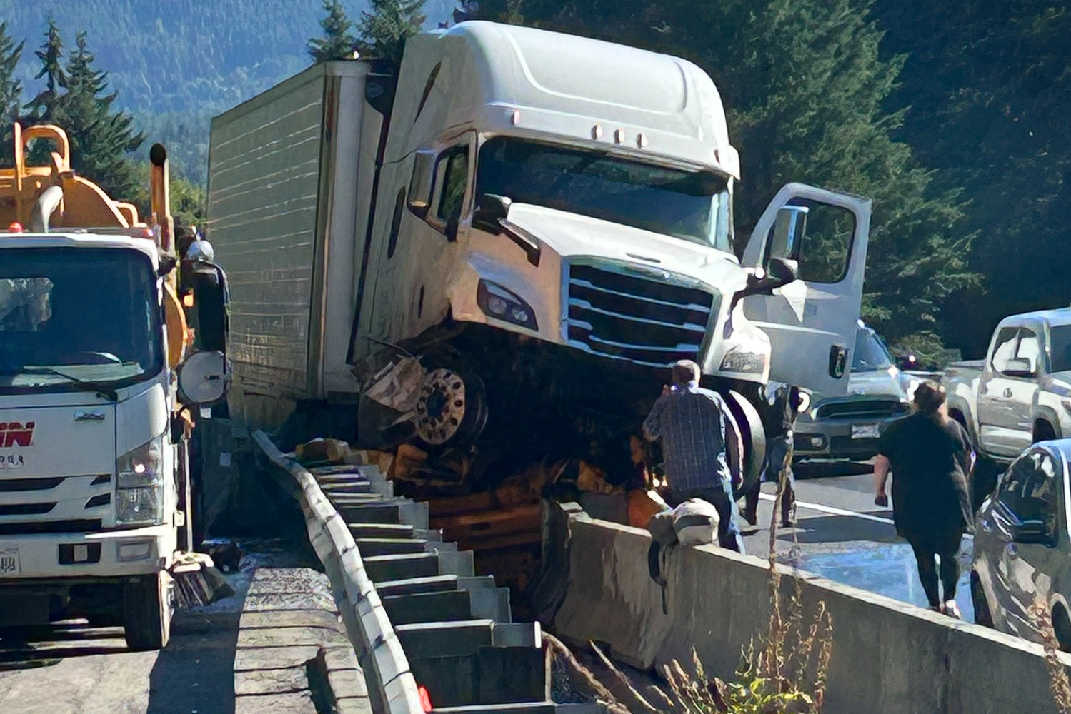 Scene of a semi-truck trailer crash on I-5 (August 22, 2025). Source: WSDOT