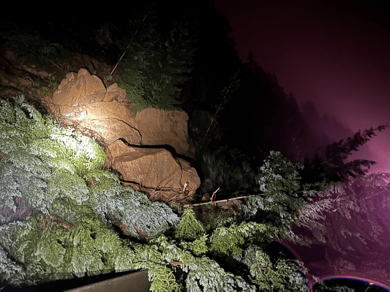 Landslides block Chuckanut Drive & I-5 south of Bellingham