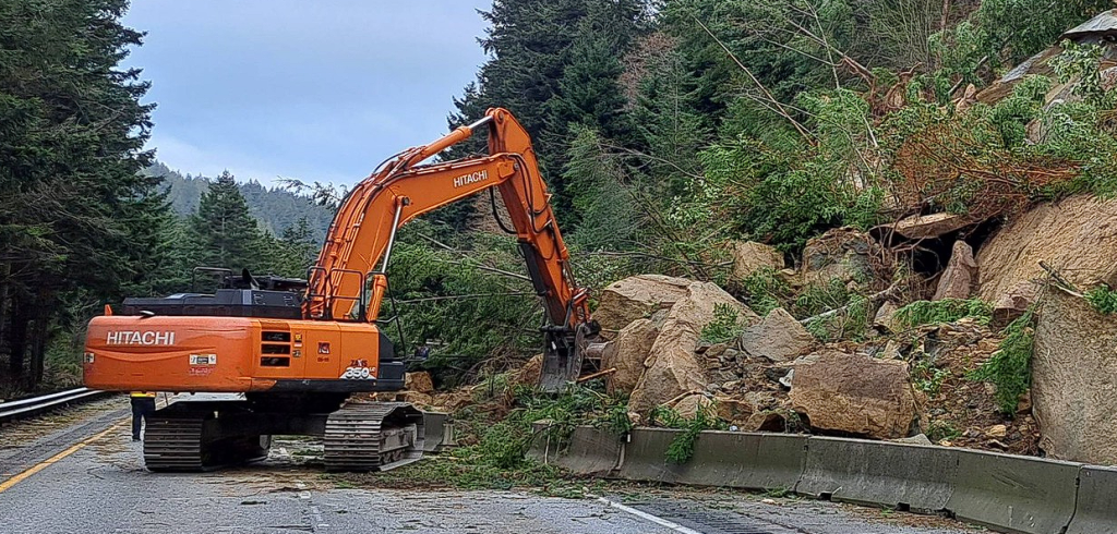 Scene of cleanup work after multiple landslides close NB I-5 south of Bellingham (March 22, 2026). Photo: WSDOT