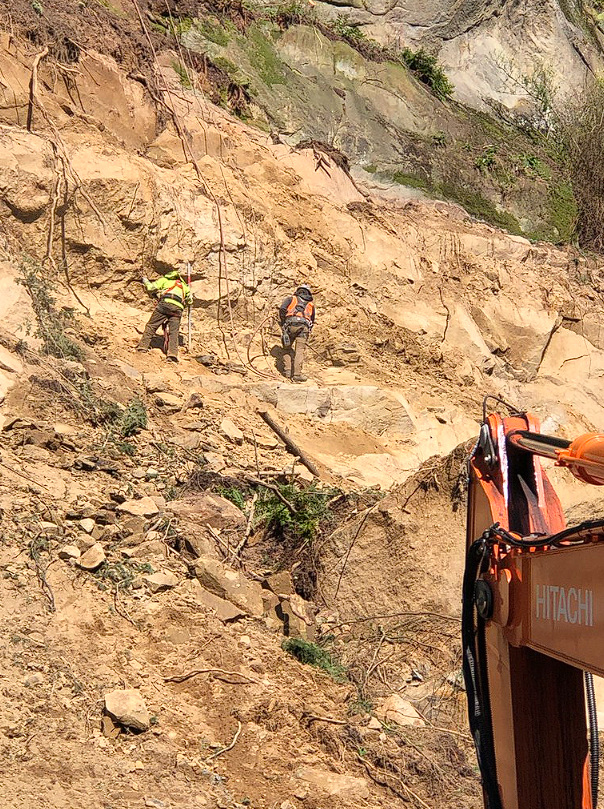 Specialized crews continued scaling, removing loose rock from the slide area to stabilize the slope (March 26, 2026). Source: WSDOT