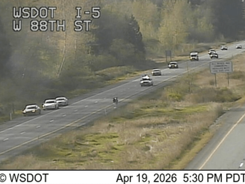 Motorcycle injury crash closes lane of southbound I-5 Sunday